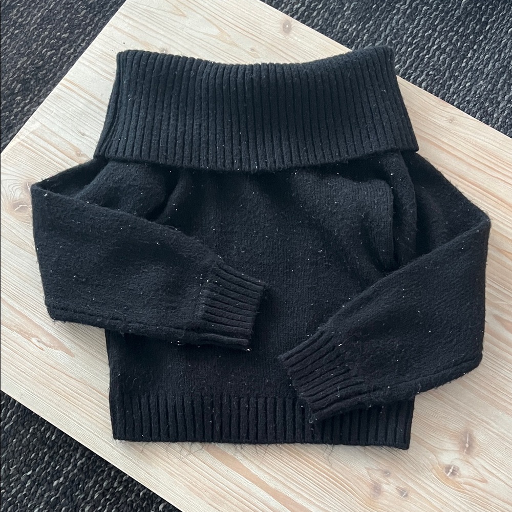 Abercrombie and Fitch Women’s Off the Shoulder Sweater